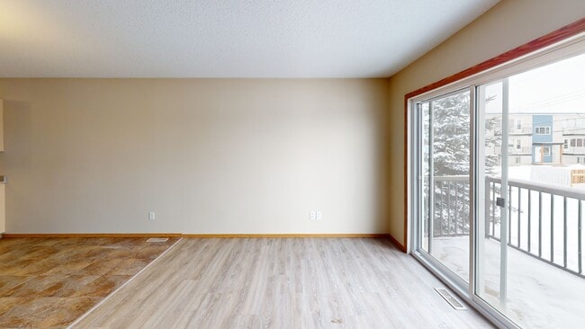 Photo - 9911-99109 109 Ave