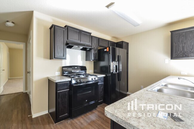 Photo - 9735 Marbach Gdn