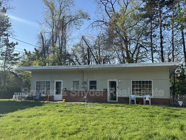 Photo - 2350 Newton St