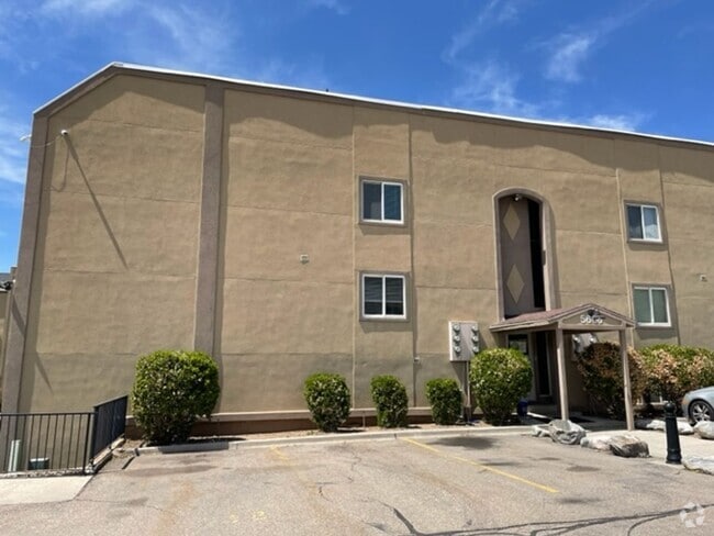 Building Photo - Great South Ogden Condo