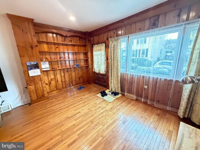 Photo - 1535 Willow St