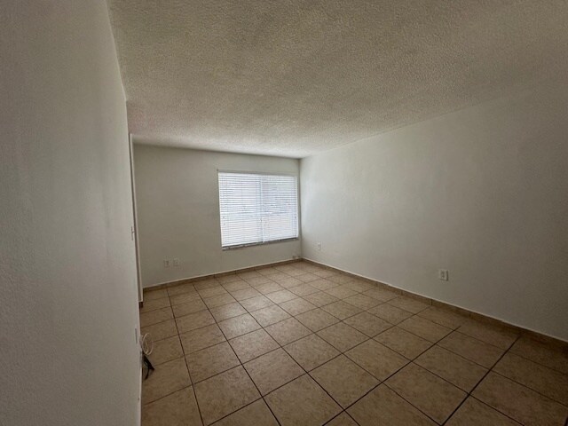 3525-3527 SW 25th Ter
