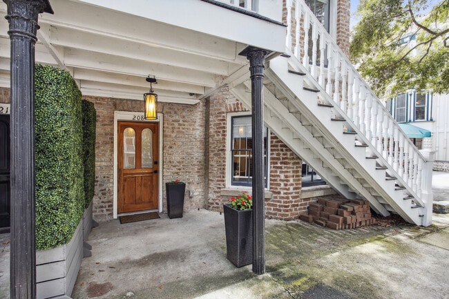 Photo - 208B W Hall St Unit B