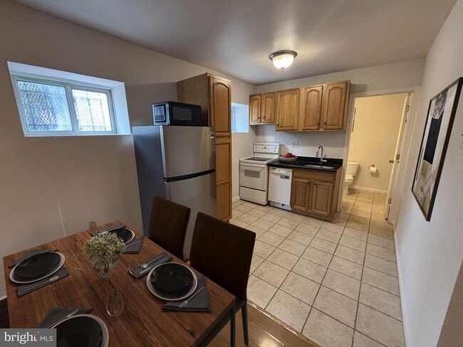 Photo - 600 Keefer Pl NW