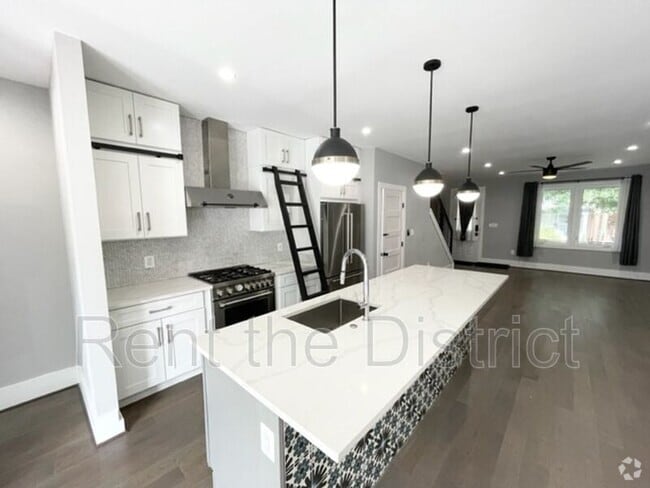 Building Photo - 418 Hamilton St NW Rental