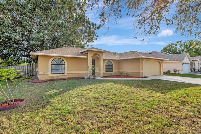 Photo - 252 NW Lincoln Ave