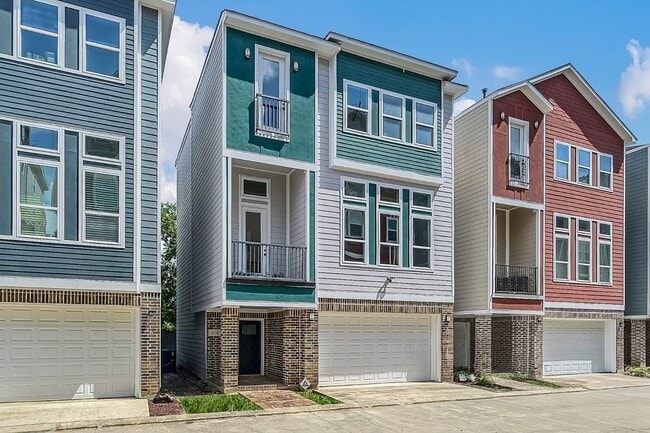 Building Photo - 2116 Oatfield Dr