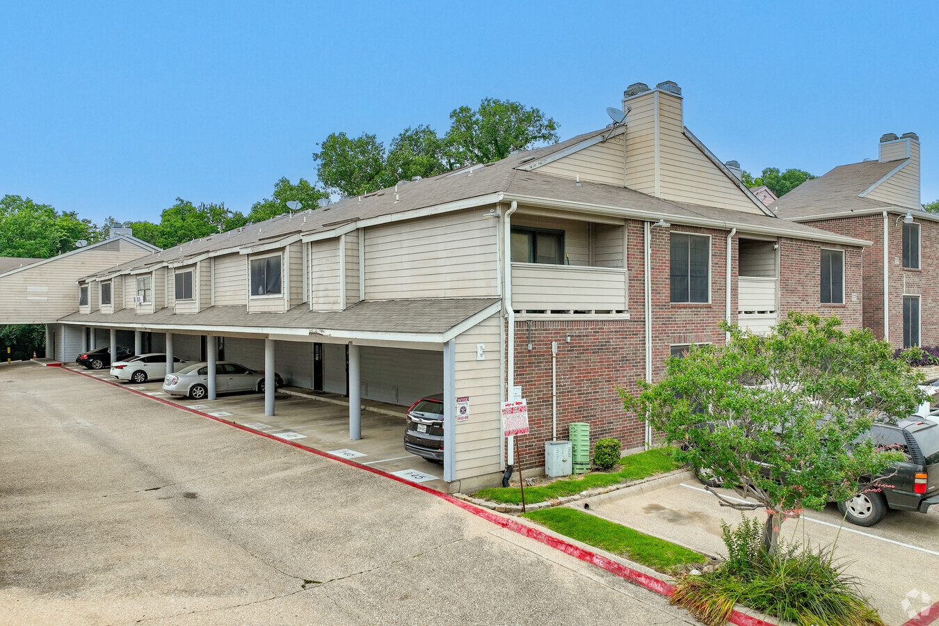 Parkwood Creek Condominiums - Parkwood Creek Condominiums