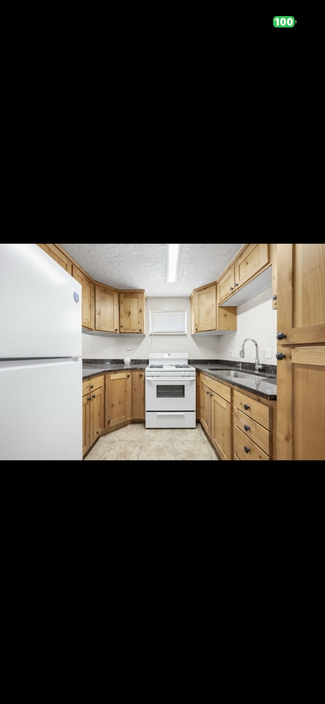 Photo - 461 Diagonal St