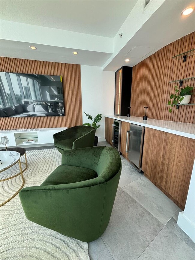 Building Photo - 92 SW 3rd St Unit 510