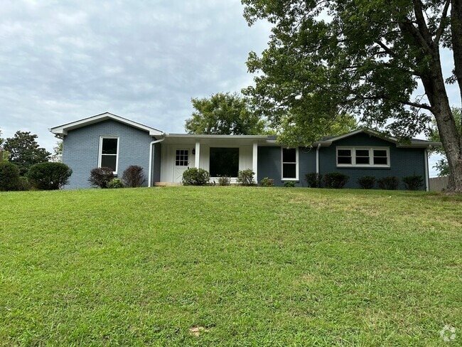 Building Photo - Beautiful Pet Friendly 3 bedroom home for ...