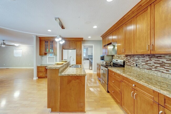 8566-109B 109b St