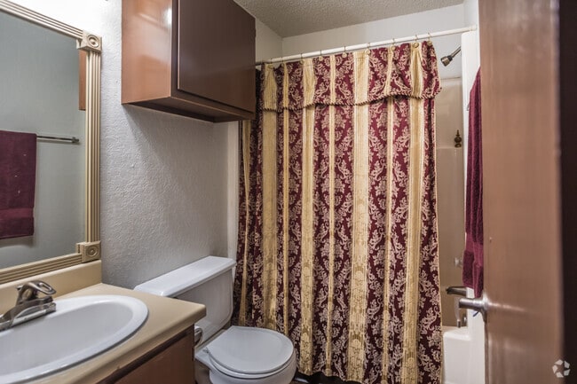 1 BR, 1 BA - 618 SF