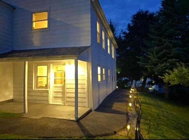 15 Watson St