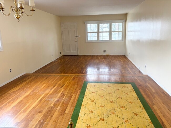 Photo - 107 Ebony St