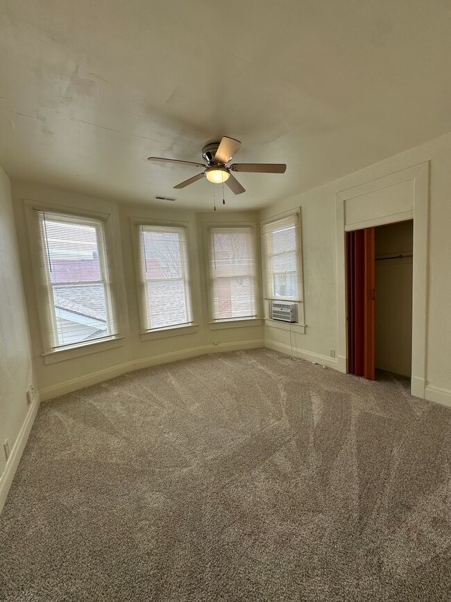 Building Photo - 1012-1014 Hartford St-SUNCREST Unit 1014-1 Rental