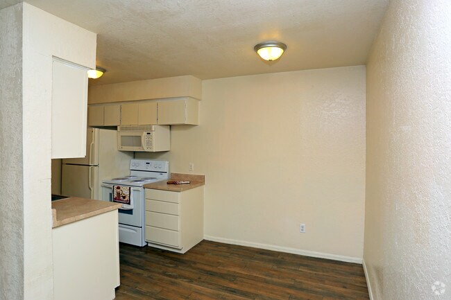 1BR - 740SF - Dining Area - Flats @ 139