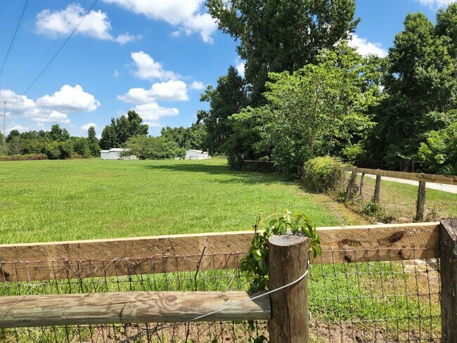 Photo - 4 BED 2 BATH, 3 ACRES, FENCED PADDOCK