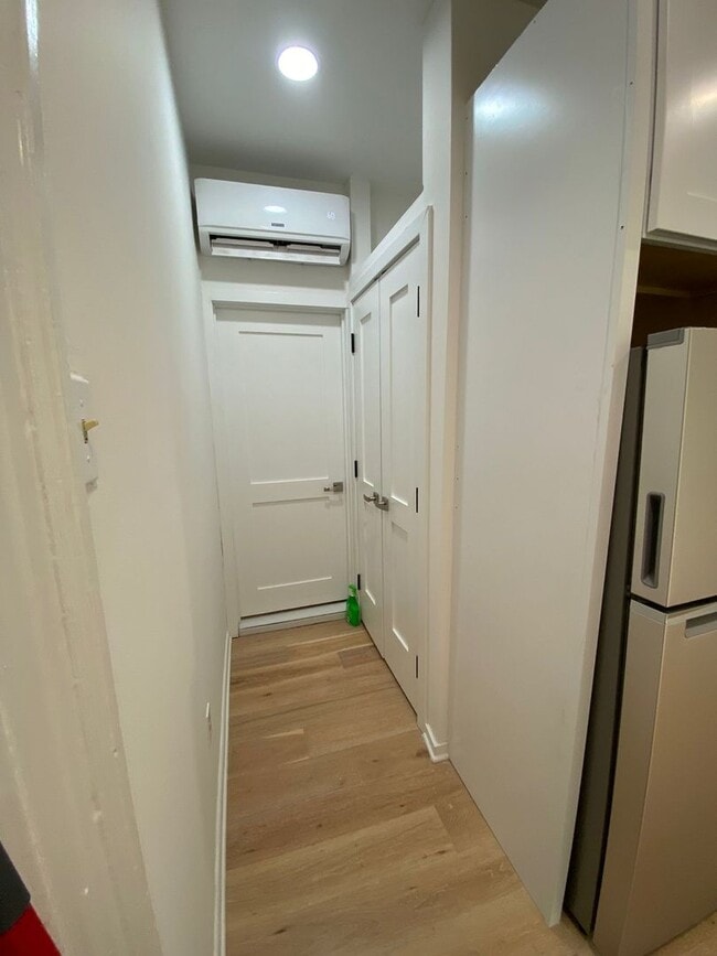 Photo - Beautiful studio unit located in a great area in fairmount- AVAILABLE NOW Unit 1F