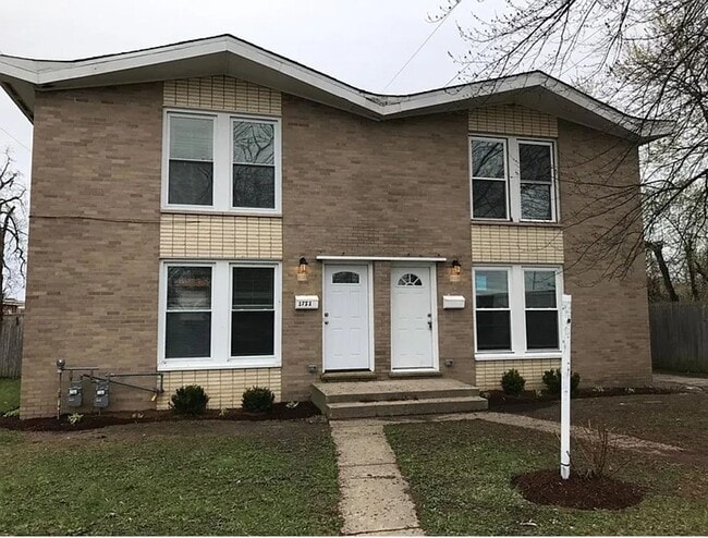 Building Photo - 3 Bedroom in Waukegan