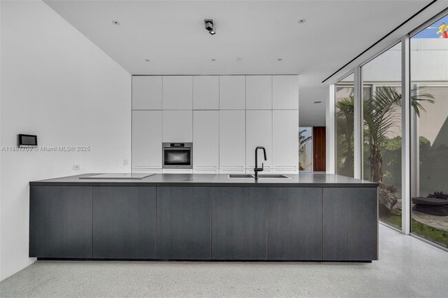 Photo - 1665 Alton Rd Unit 1