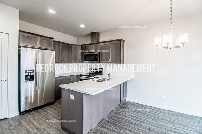 Photo - 303 Woodlawn Ln