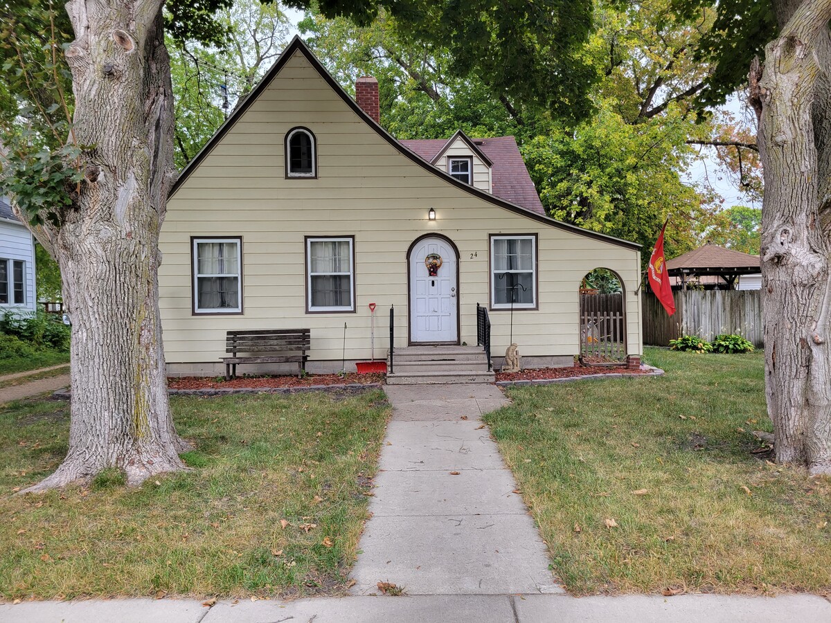 Photo - 24 Main St S House