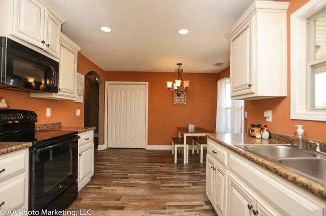 Photo - Charming 3 Bed, 2 Bath in Perry Home with 1232 Sq Ft - Move-In Ready!