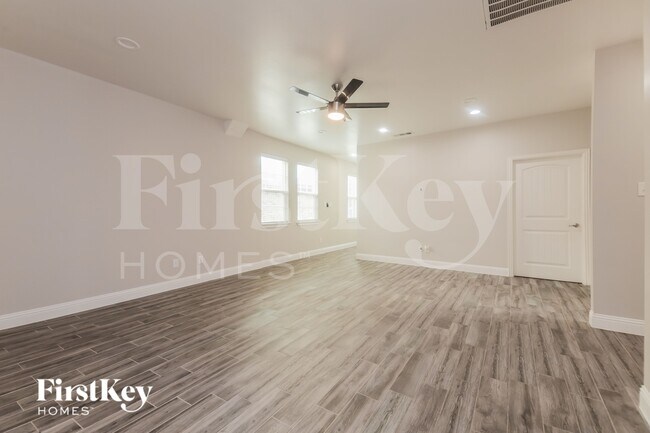 Photo - 4030 Vineyard Dr