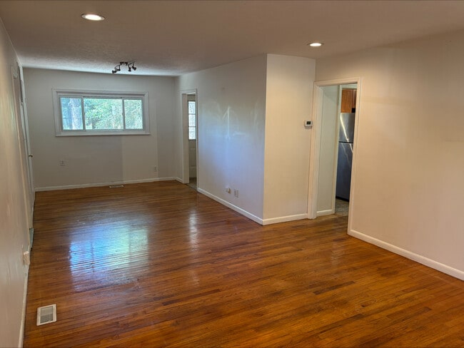 Photo - 520 N Hale St