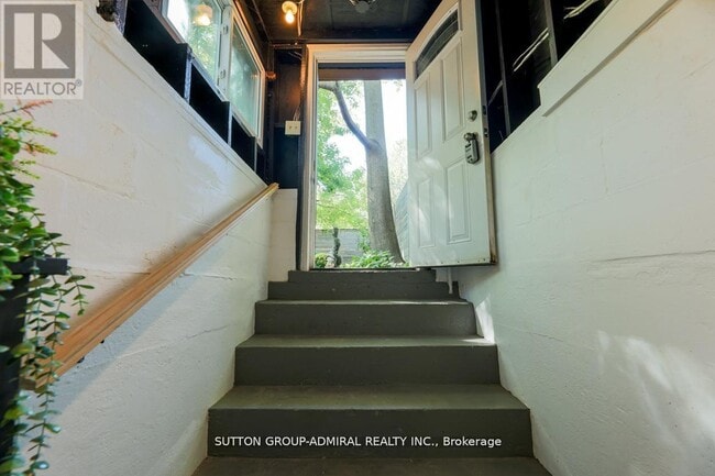 Photo - 70 Carlaw Ave