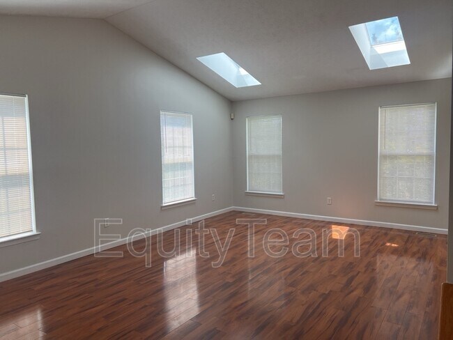 Photo - 1552 Doddington Rd