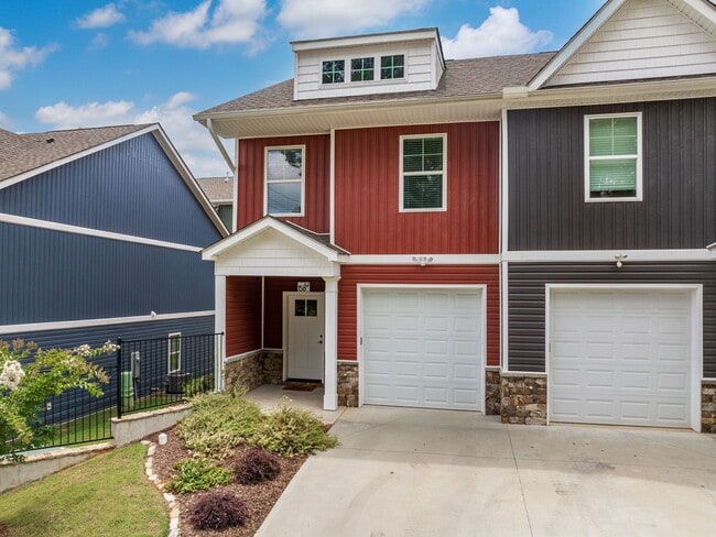 Photo - 3 Bed, 2.5 Bath - Oakwood