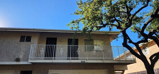 Building Photo - Penthouse Unit