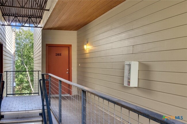 Photo - 1011 N LBJ Dr Unit 101