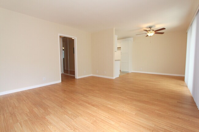 Photo - Encino Woodley Apartments