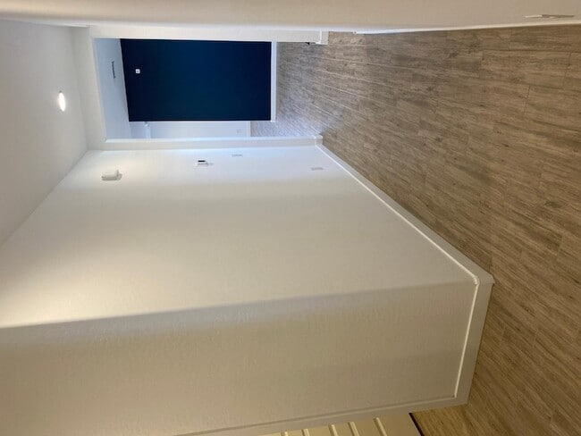 Photo - 130 E Elmwood Pl