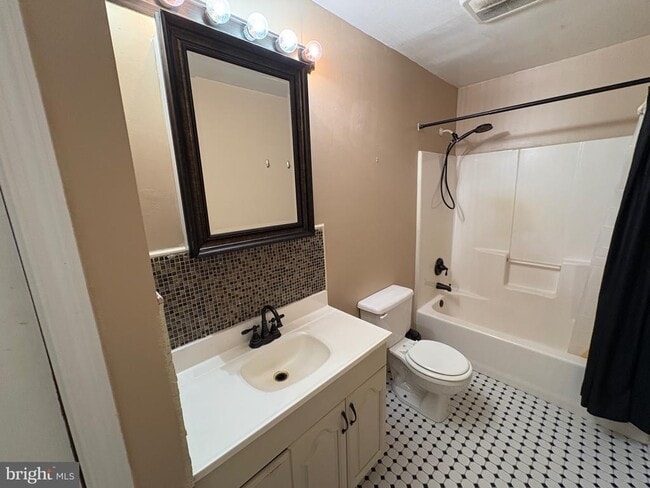 Photo - 394 Croshaw Rd