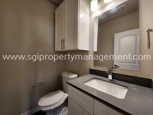 Photo - 1209 Beaconsfield Lane