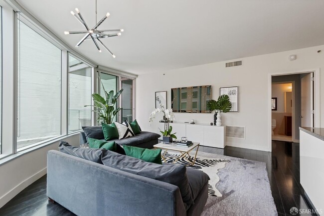 Photo - 338 Spear St