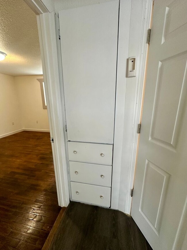 Photo - Charming 2 bedroom 1 bath home next to the bike trail Less than 3 miles from Sky Lakes and Oregon...