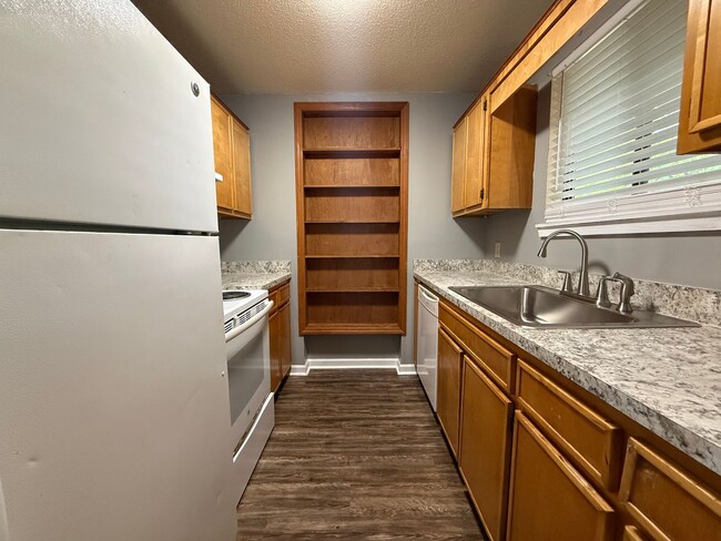 Photo - Newly remodeled unit in Brewster Estates! Unit 2595