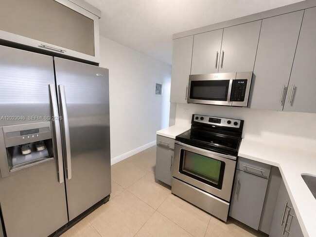 Building Photo - 811 NW 6th Ave Unit 4