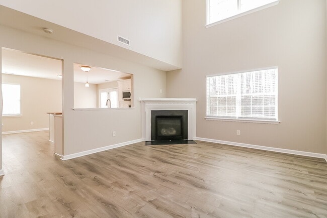 Photo - 1421 Cairo Way