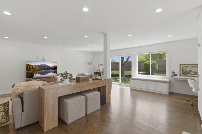 Photo - 105 Yarrow Ct