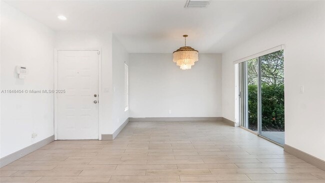 Photo - 909 Garnet Cir