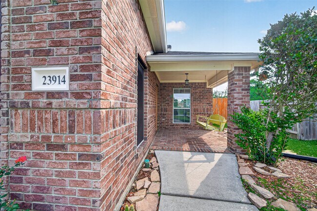 Photo - 23914 Glengate Dr
