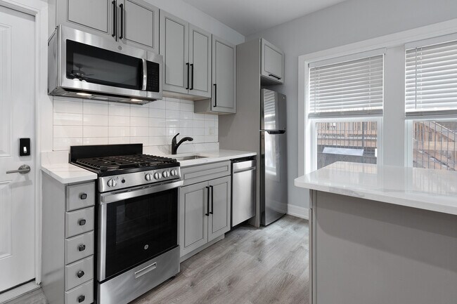 Photo - 1059 W Glenlake Ave Unit 2S