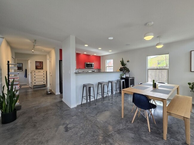 Photo - 2180 W Alameda St