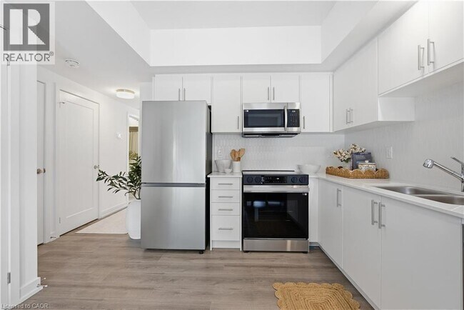 Photo - 42 Lowes Rd W